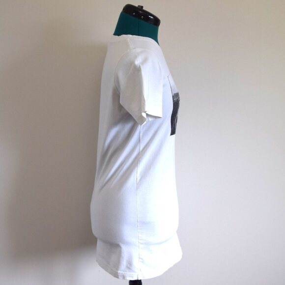 JNBY Graphic Tee Black and White City Photo - Picture 3 of 8